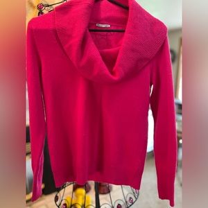 Halogen Cashmere Fuchsia Cowl Nwck Sweater size tag missing but it is a small.